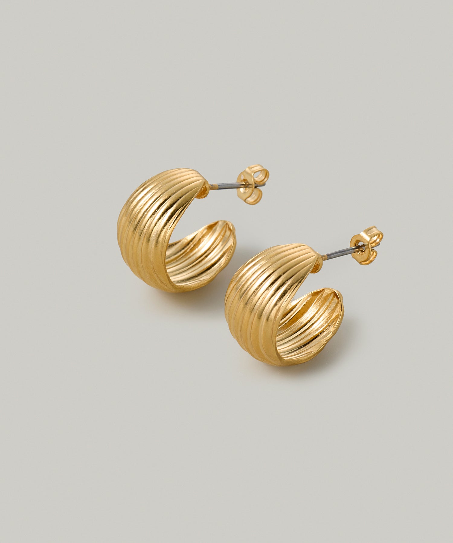 スジ加工フープピアス