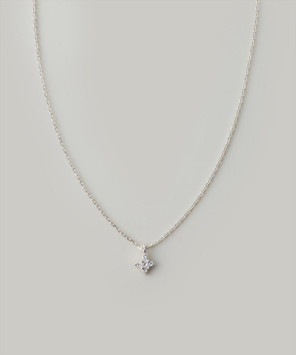 クローバーネックレス