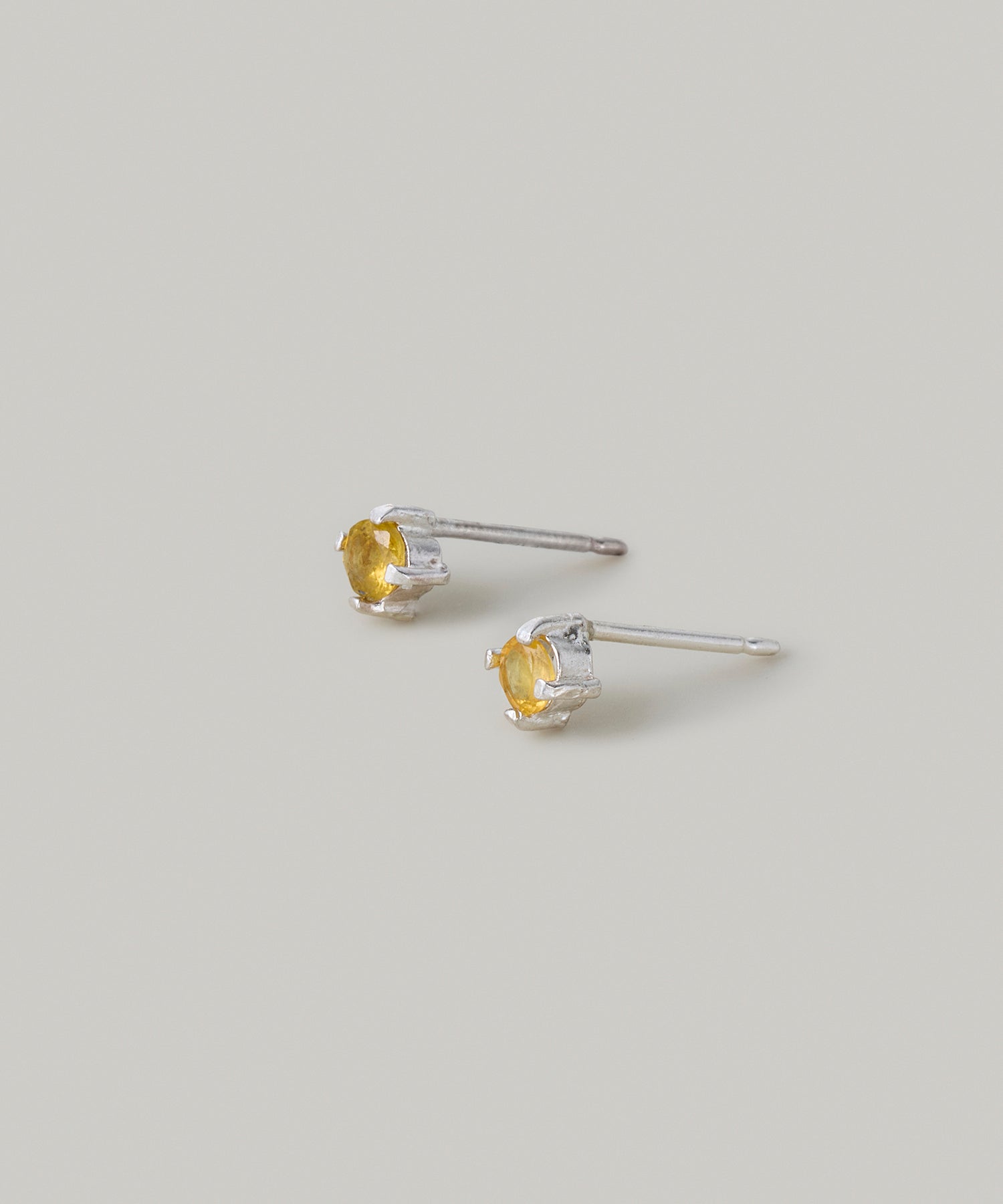 イエローサファイヤピアス