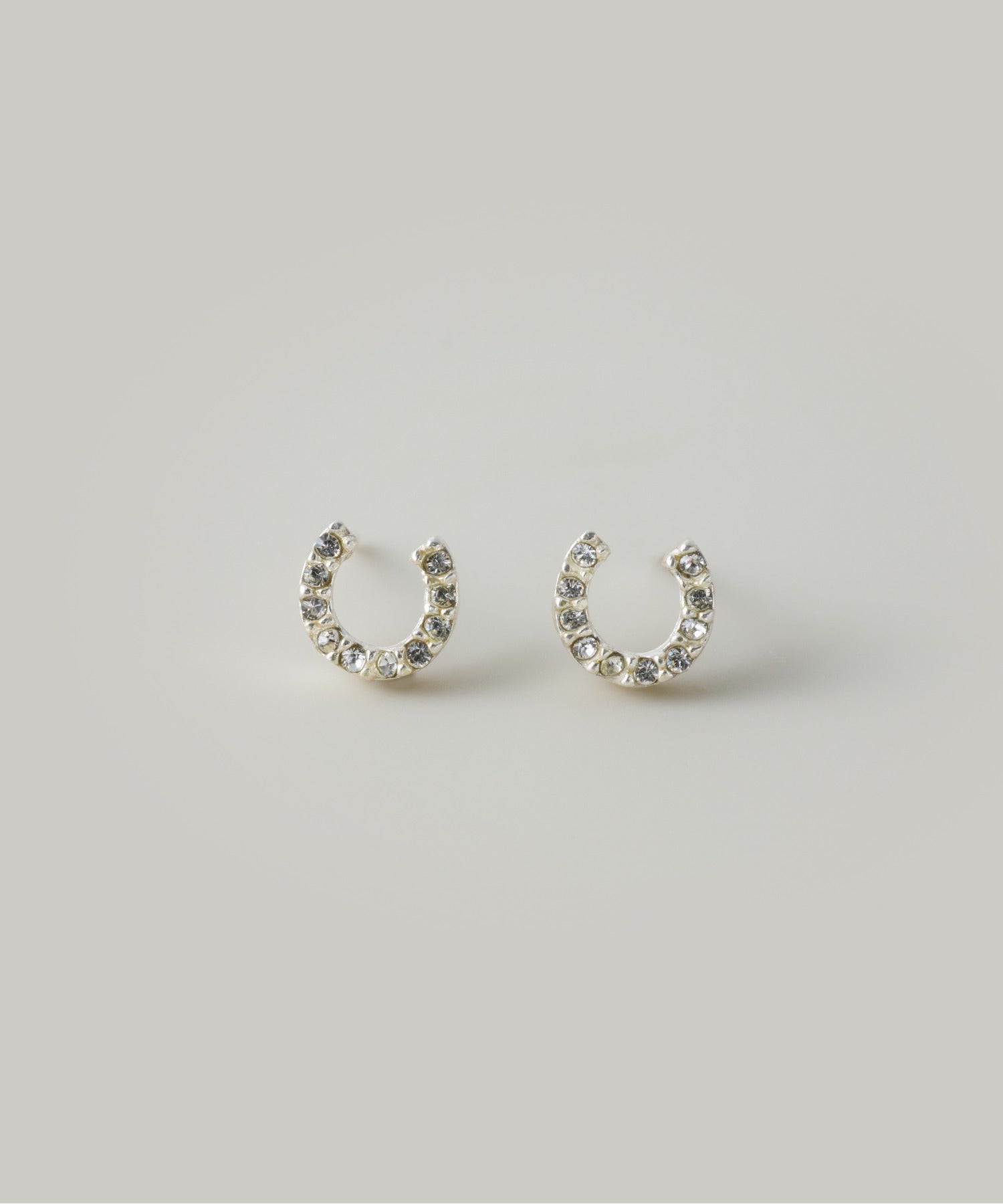 ホースシュースタッドピアス